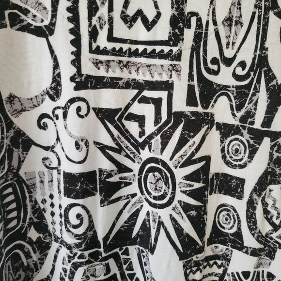 Chico's Women's Graphic Patterned Art To Wear Abstract Top. Size 2/Large - Picture 5 of 5